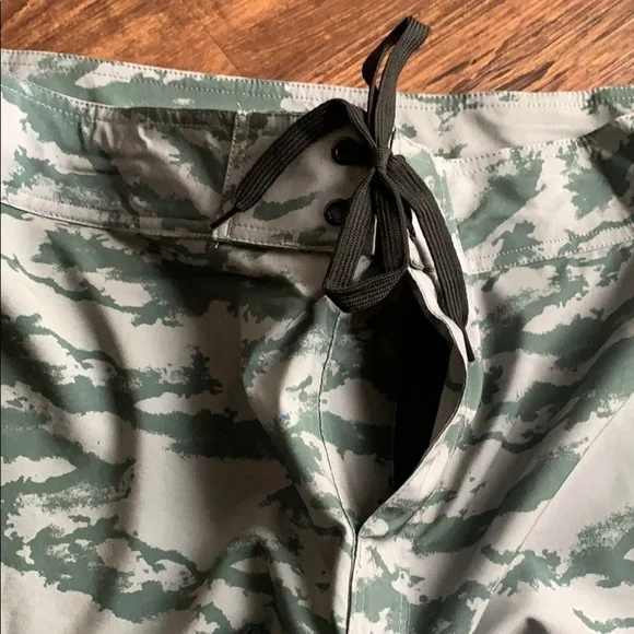 MSX Strahan Green Camo Board Shorts Swim Trunks - Picture 3 of 10